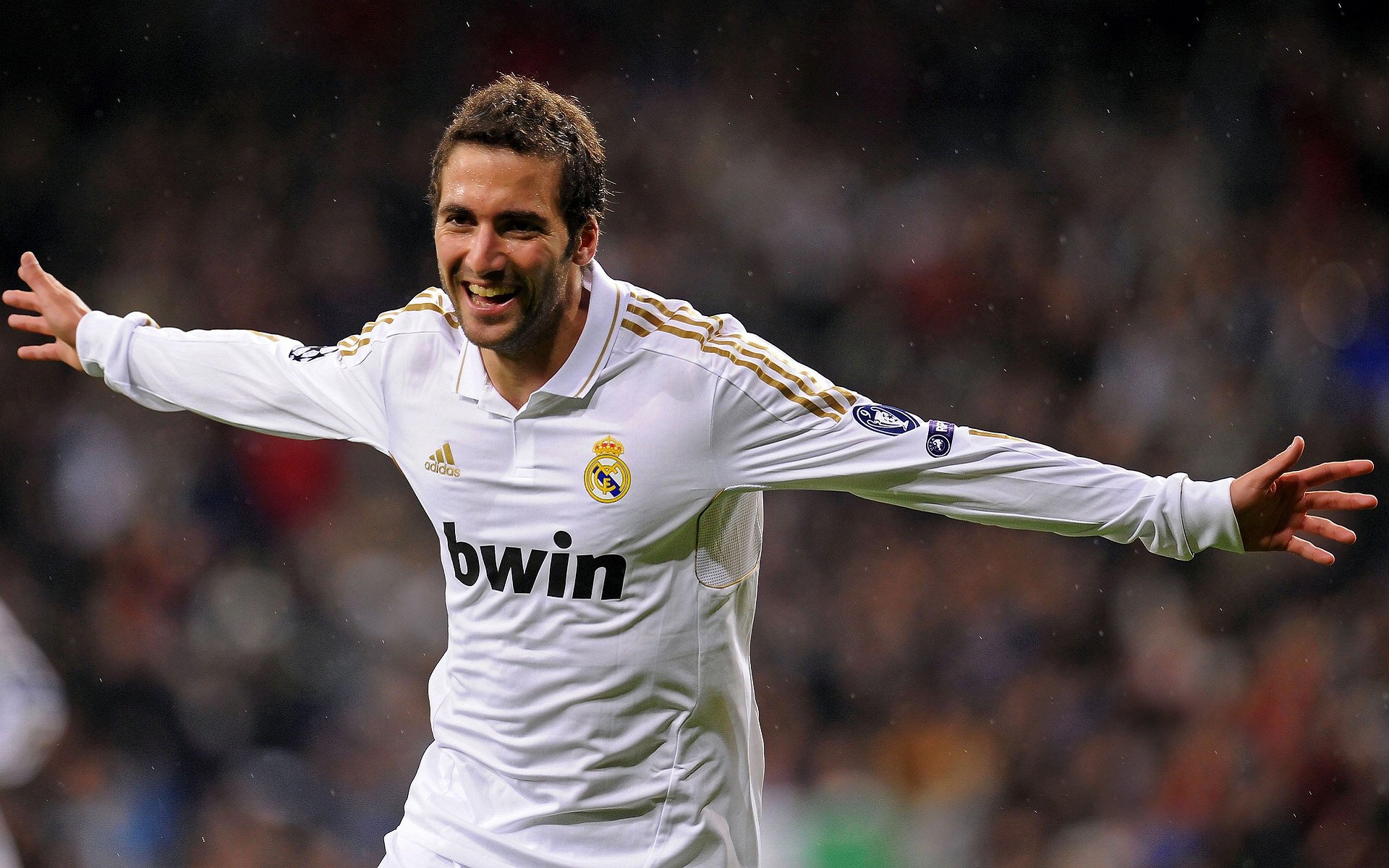 赛道与球场，当F1街道赛焦点战遇见火箭力克国王的双重激情